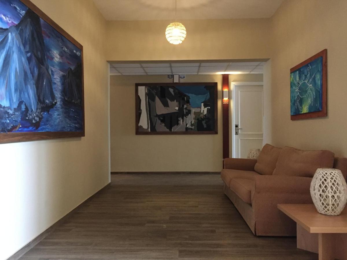 Hotel Ostria Kalamáta Kültér fotó